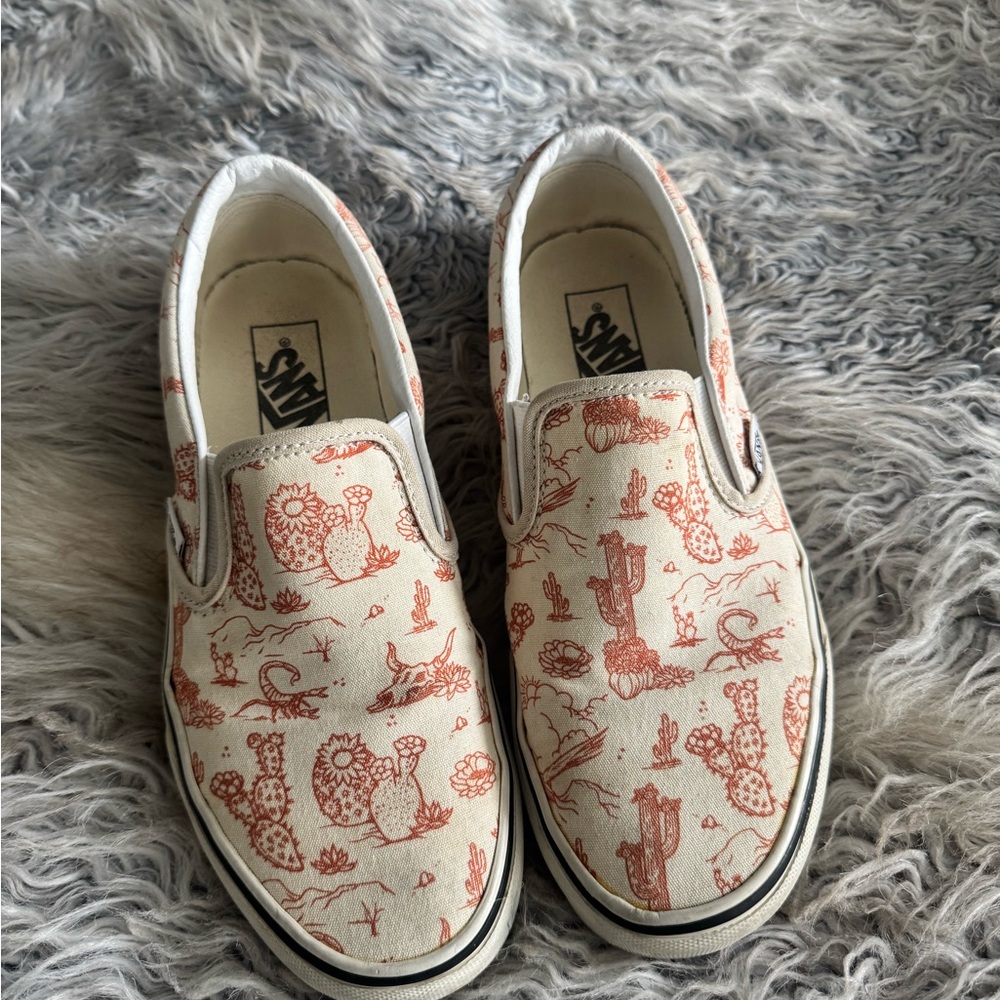 VANS off the wall desert print beige slip on shoes sneakers women’s 9